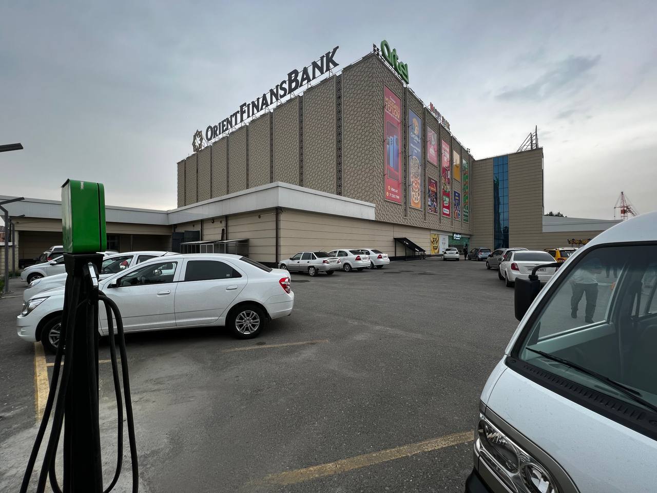 Вот уже год супермаркет @makro_supermarket развивает свою сеть электрозаправок 